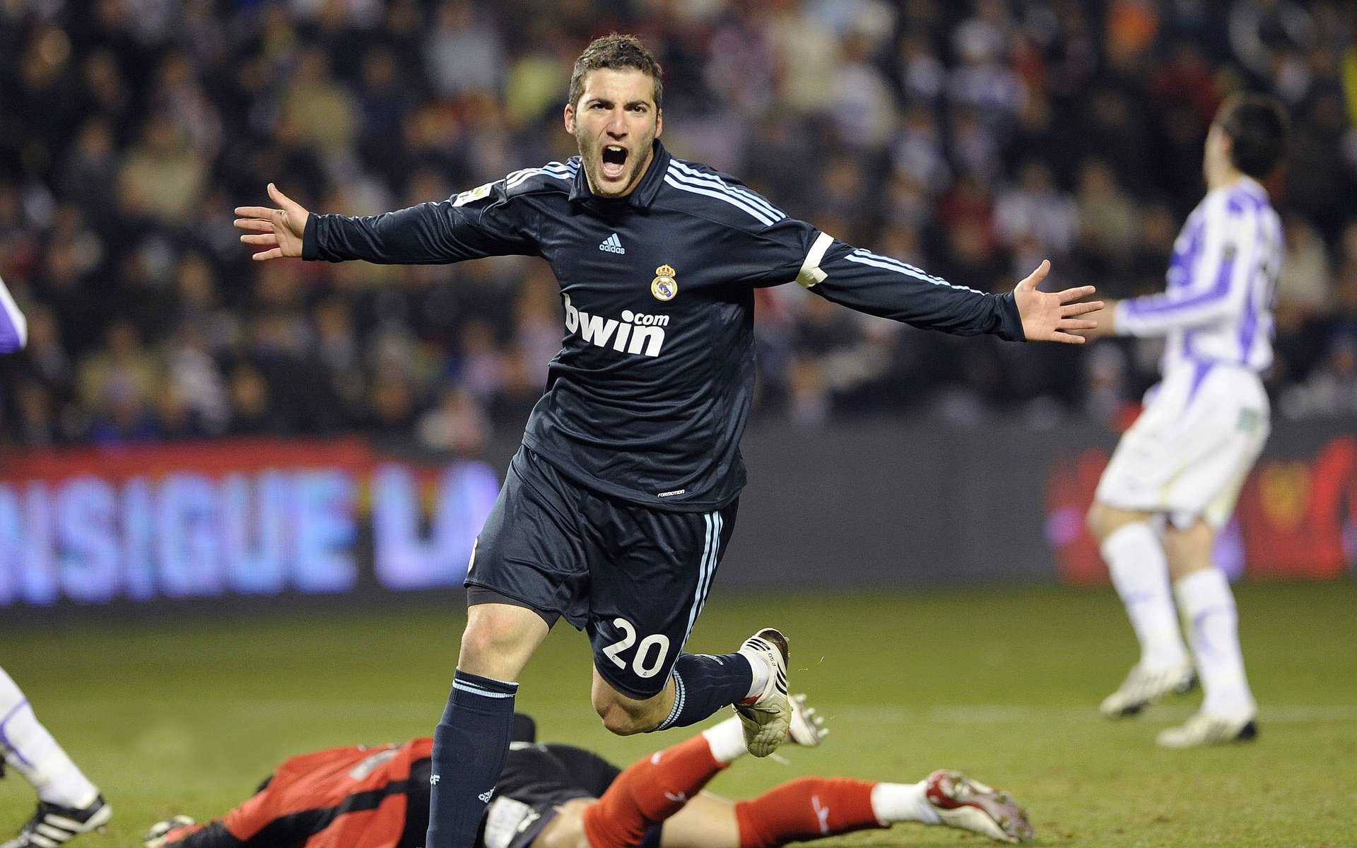 乌拉圭女篮在南美锦标赛中夺冠，体育事业步入新阶段，乌拉圭女球迷